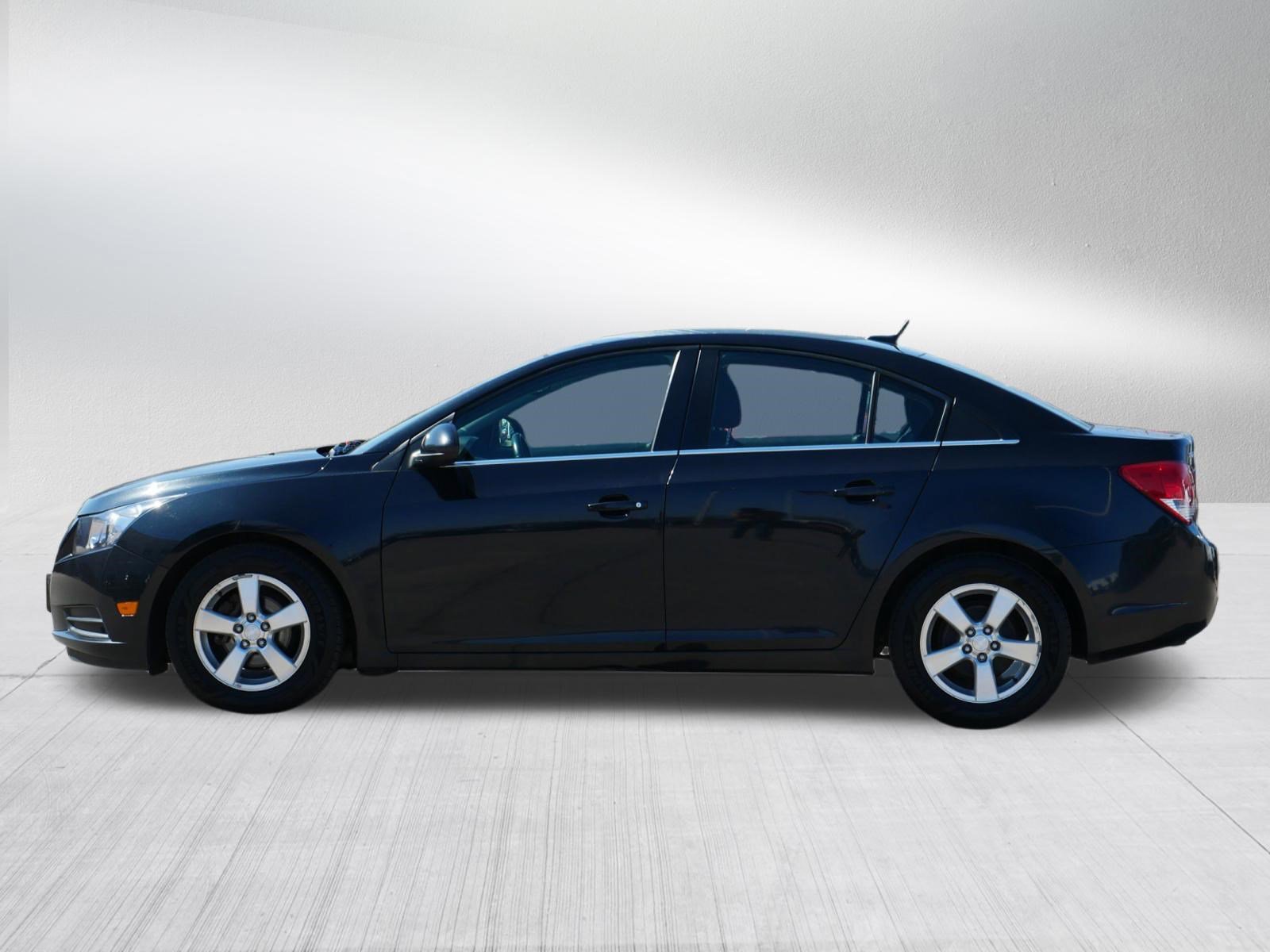 Used 2013 Chevrolet Cruze LT w/ Technology Package FWD image 4