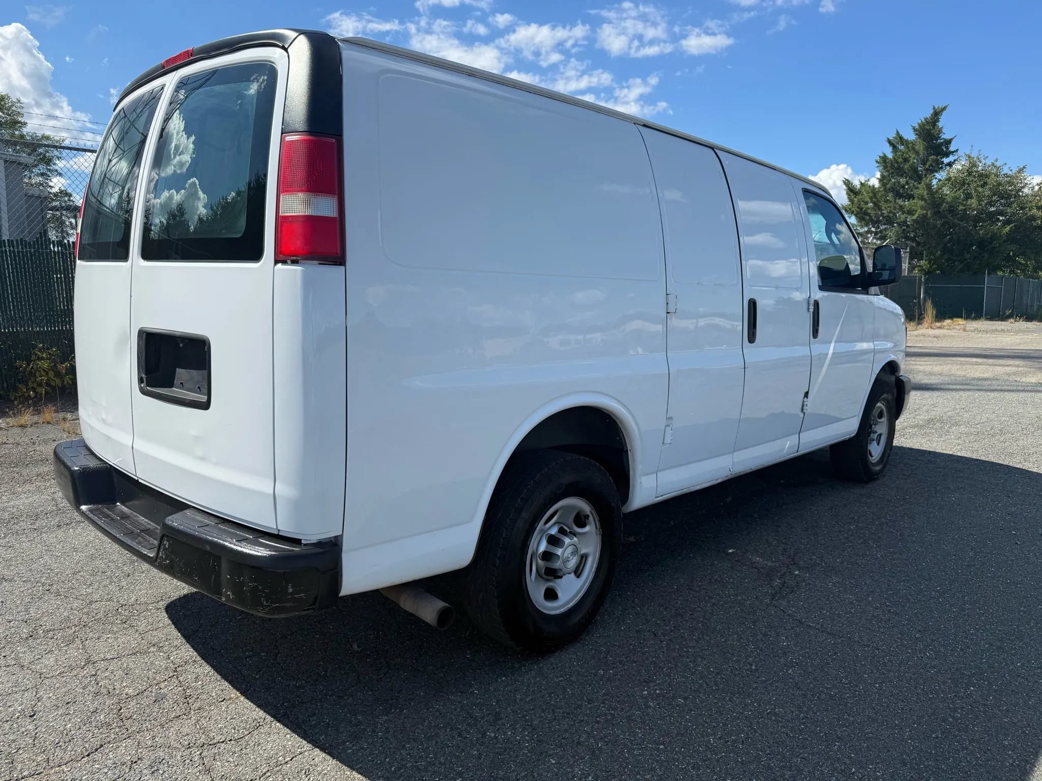 Used 2016 Chevrolet Express 2500 RWD image 6