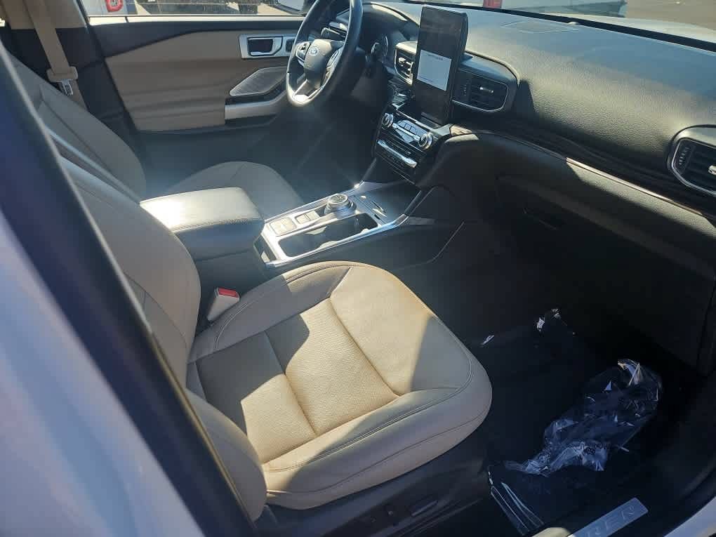 Used 2023 Ford Explorer Limited w/ Limited Technology Package RWD image 14
