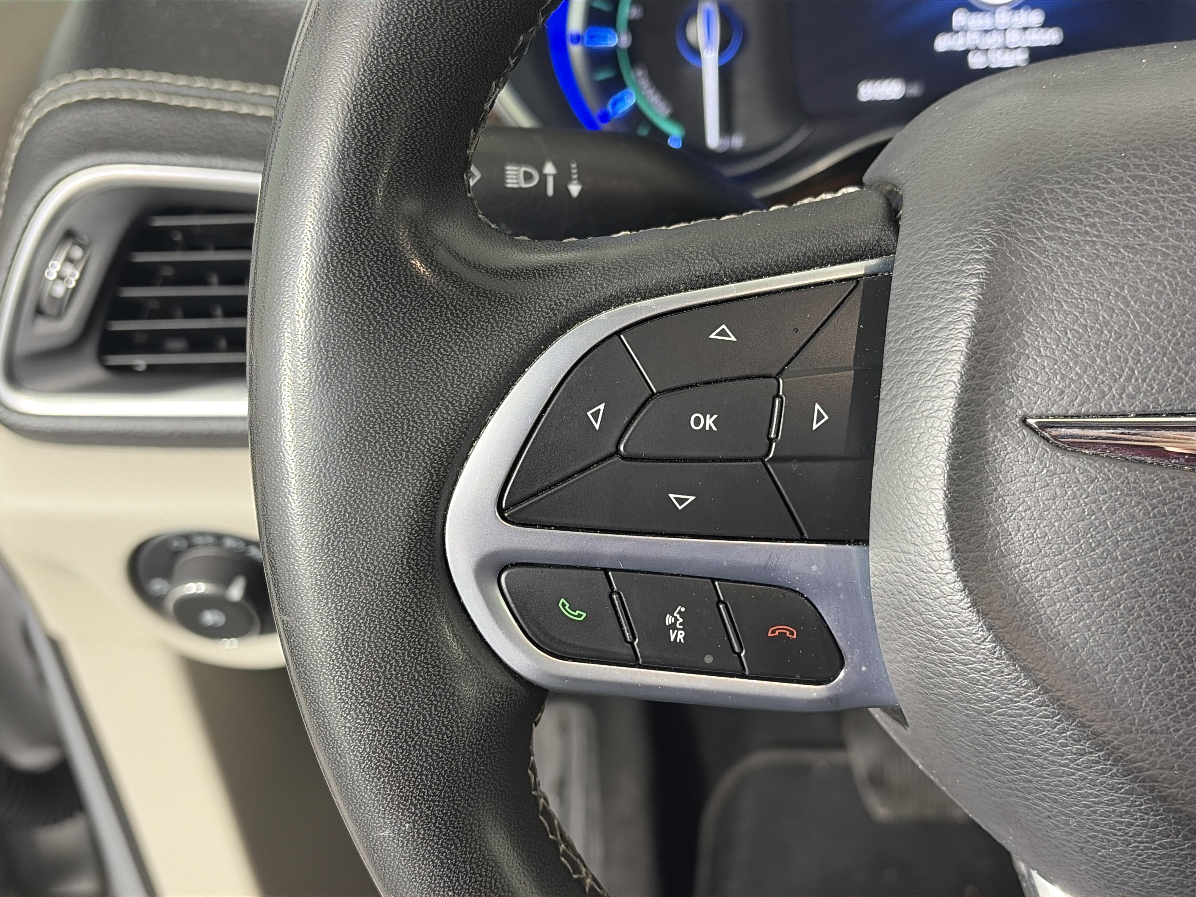 Used 2022 Chrysler Pacifica Limited image 29