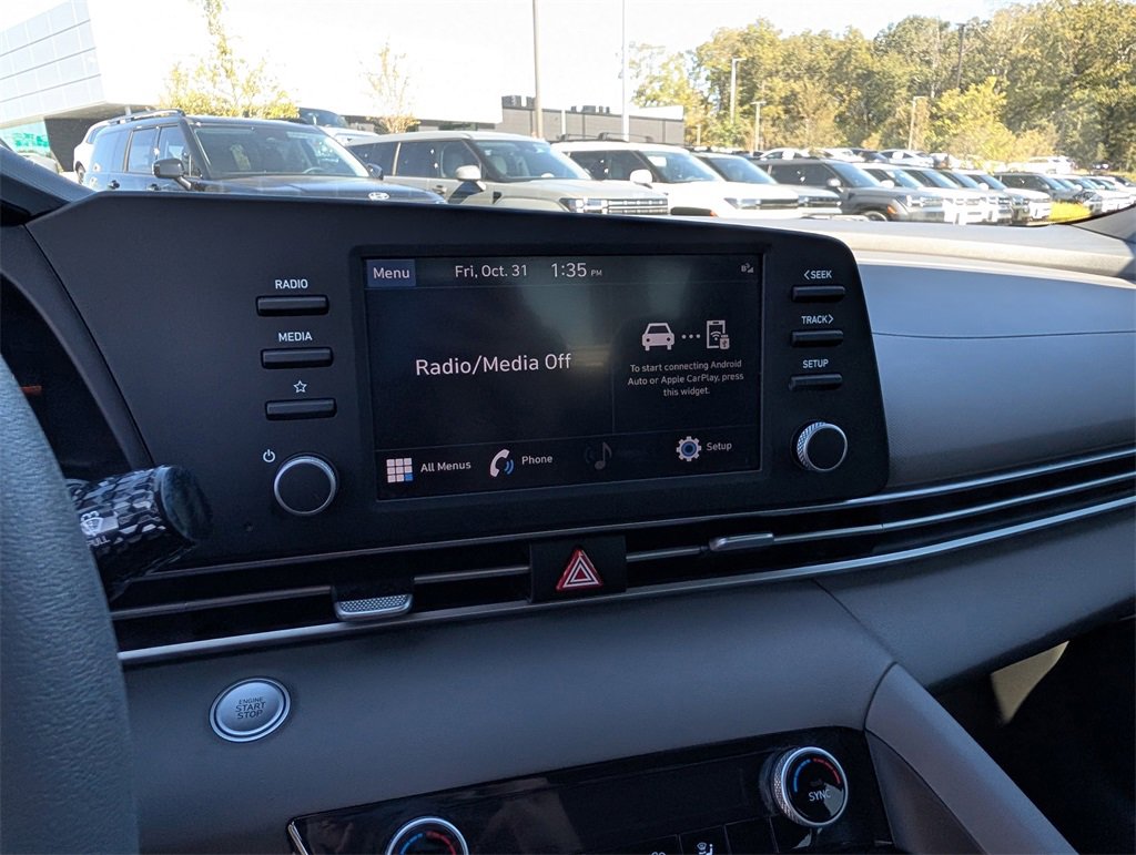 Used 2023 Hyundai Elantra SEL w/ Preferred Accessory Package image 11