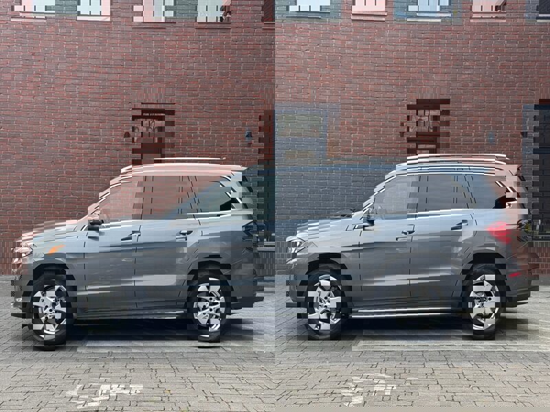 Used 2019 Mercedes-Benz GLS 450 4MATIC image 2