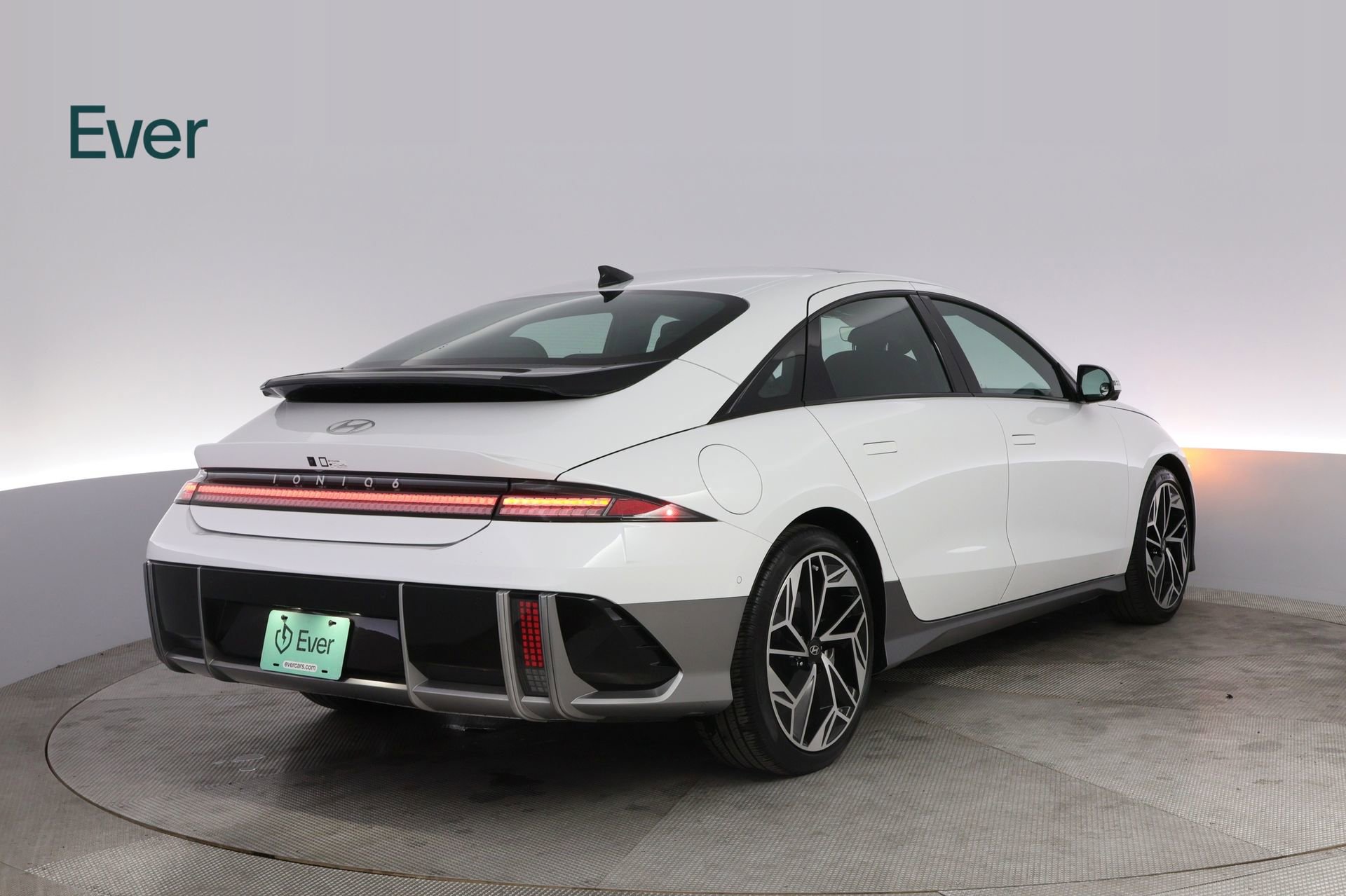 Used 2024 Hyundai Ioniq 6 Limited image 3