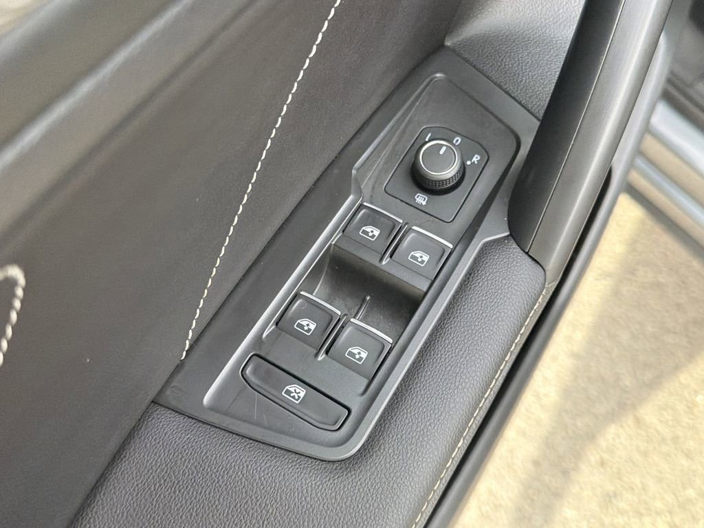 Used 2023 Volkswagen Tiguan SE FWD image 23