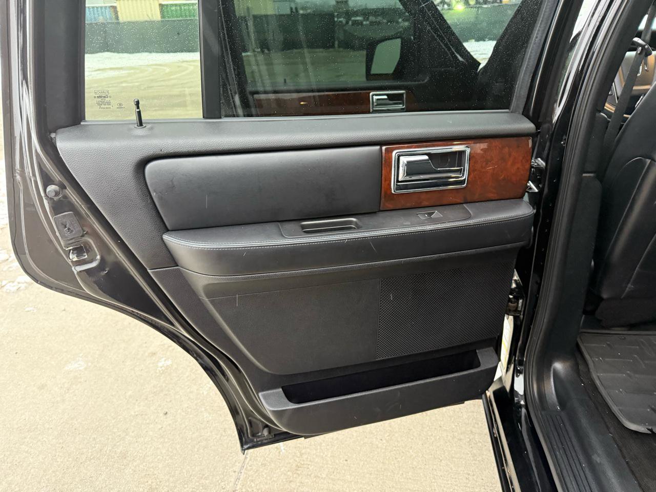 Used 2016 Lincoln Navigator Select image 20