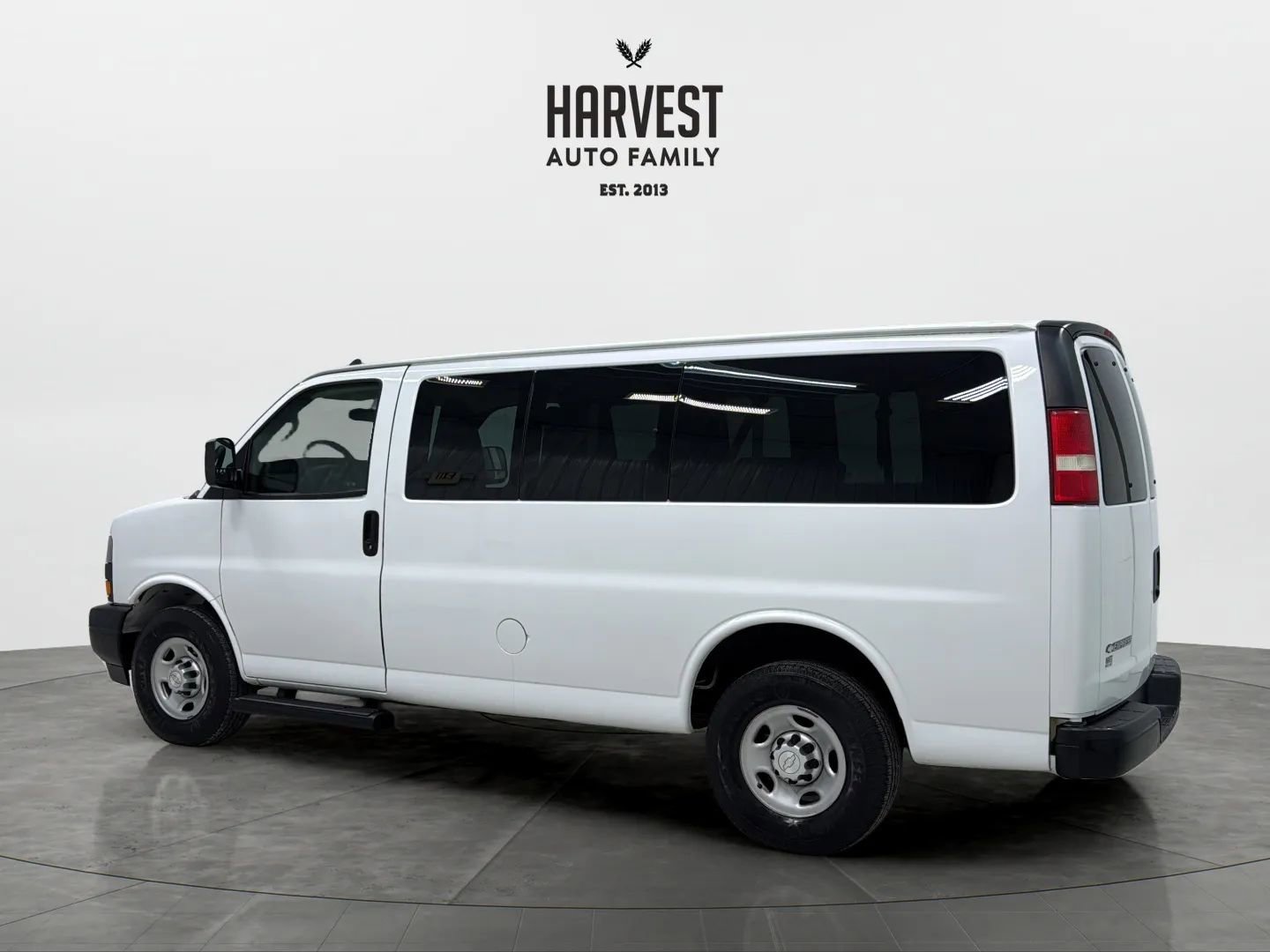 Used 2018 Chevrolet Express 2500 LS w/ Driver Convenience Package RWD image 3