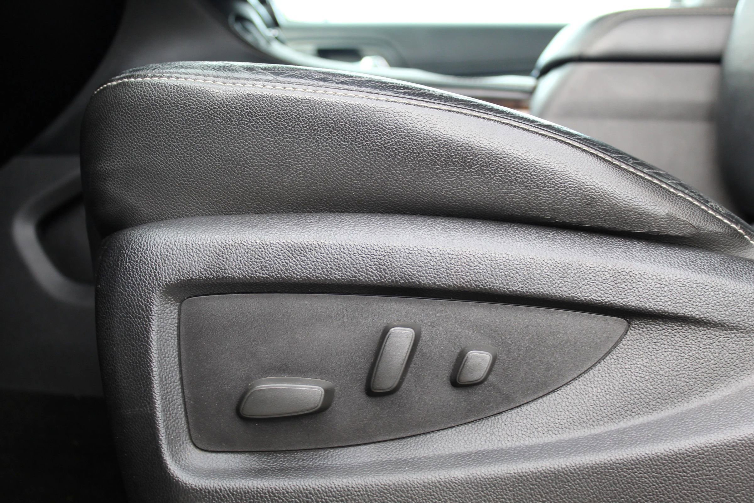 Used 2016 Chevrolet Suburban LT AWD/4WD image 12