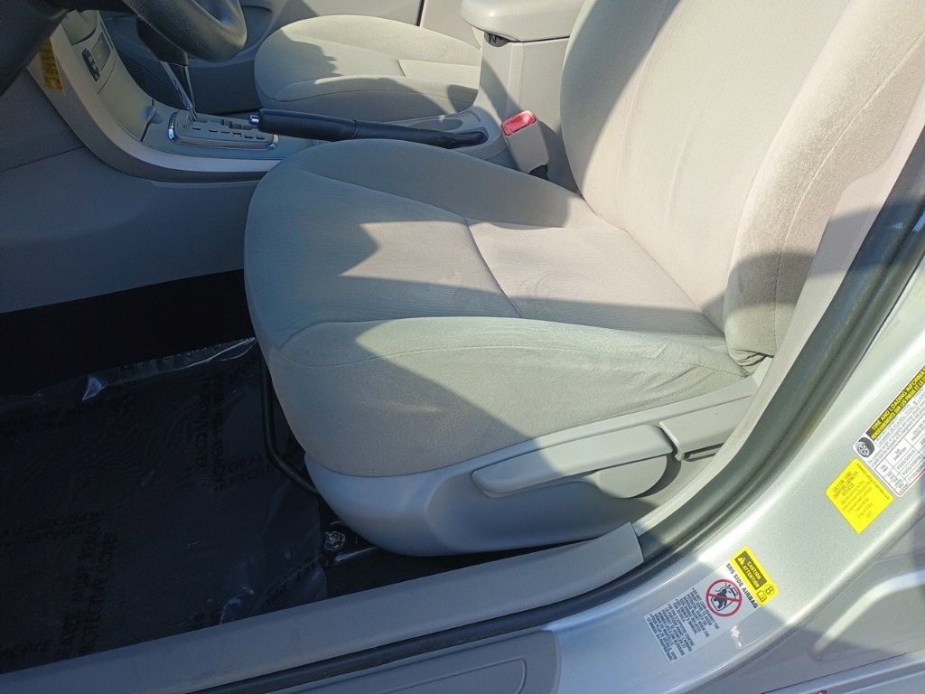 Used 2013 Toyota Corolla LE image 12