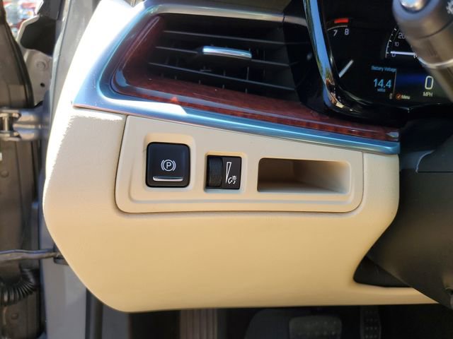 Used 2018 Cadillac XT5 Luxury w/ Driver Awareness Package FWD image 28