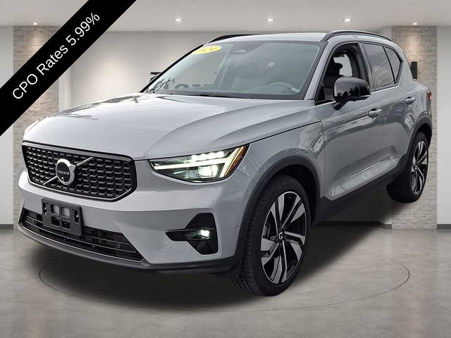 Certified 2024 Volvo XC40 B5 Plus w/ Climate Package AWD/4WD image 3