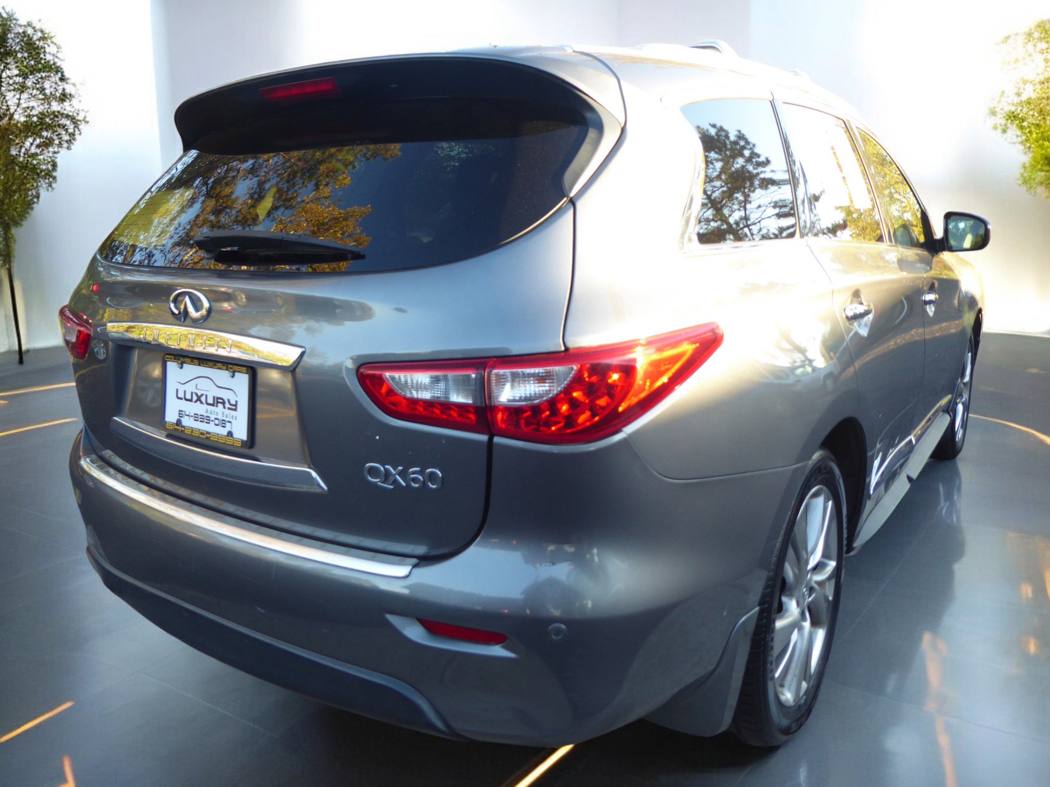 Used 2015 INFINITI QX60 AWD w/ Deluxe Touring Package image 9