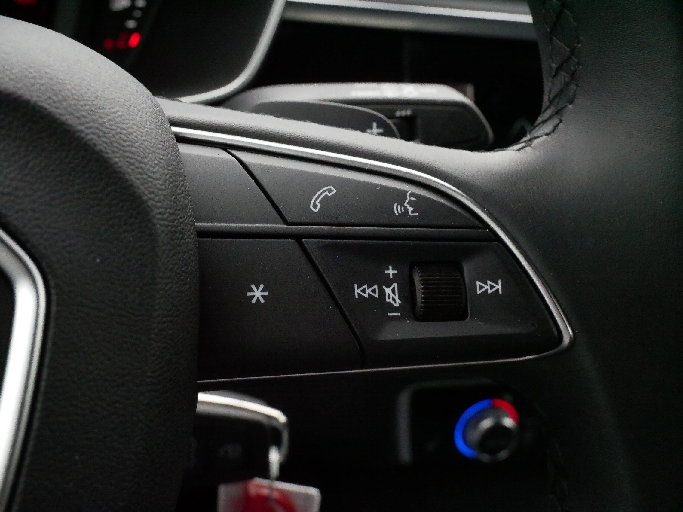 Used 2025 Audi Q3 2.0T Premium image 26