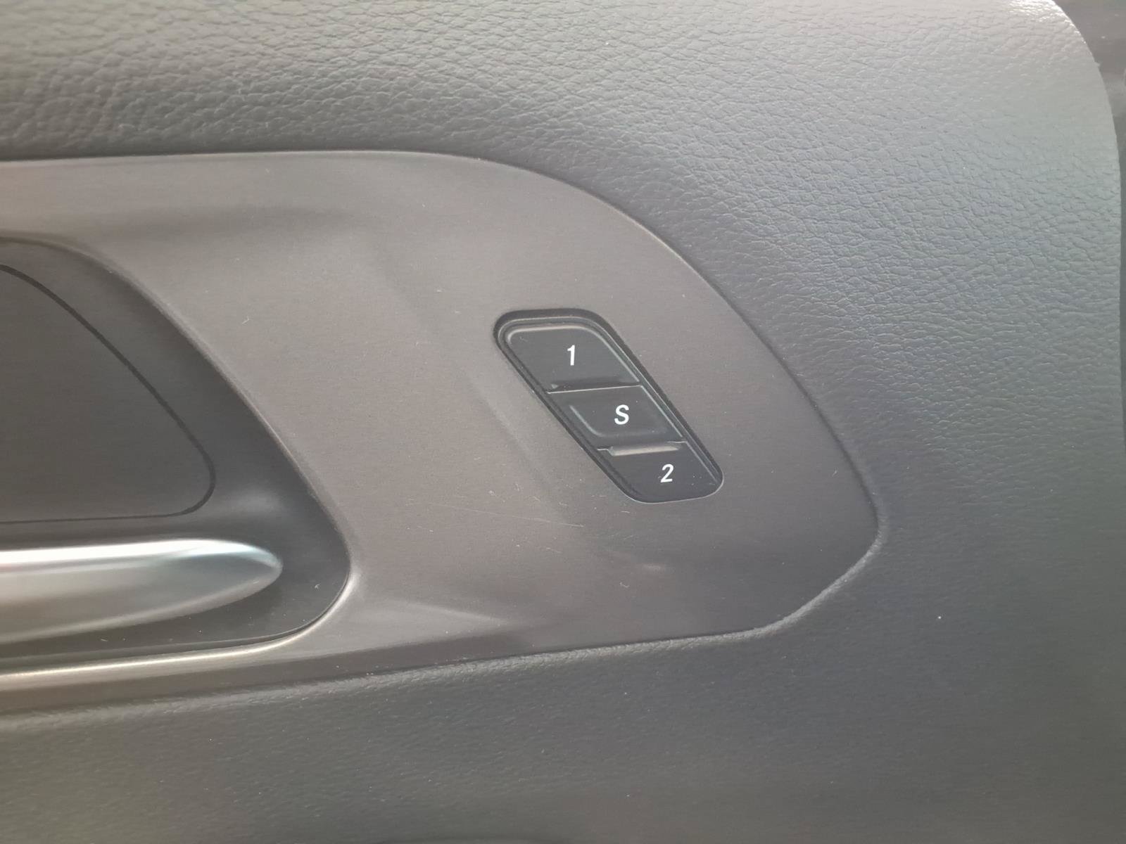 Used 2025 Chrysler Pacifica Select FWD image 18