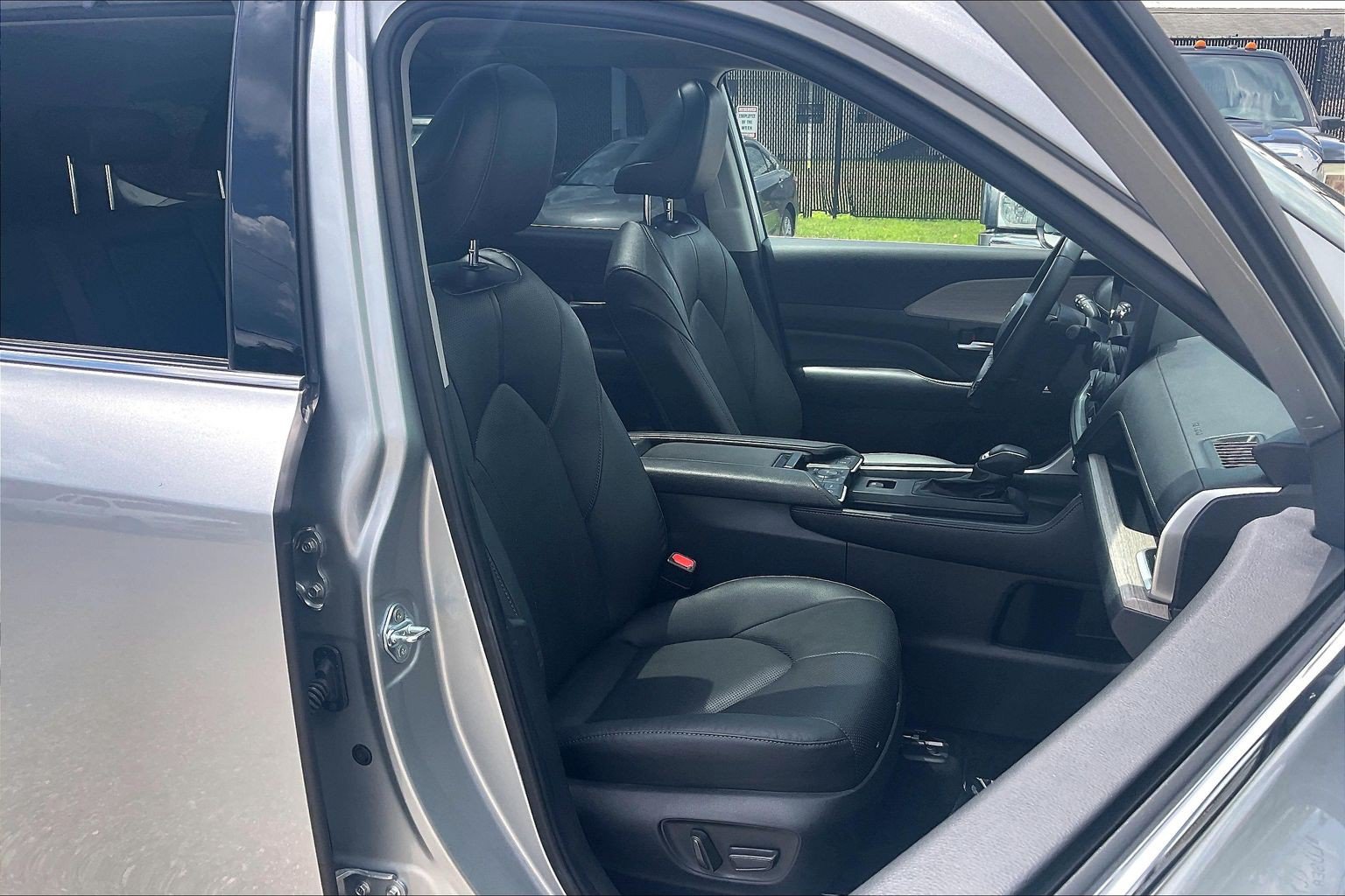 Used 2024 Toyota Grand Highlander AWD image 9