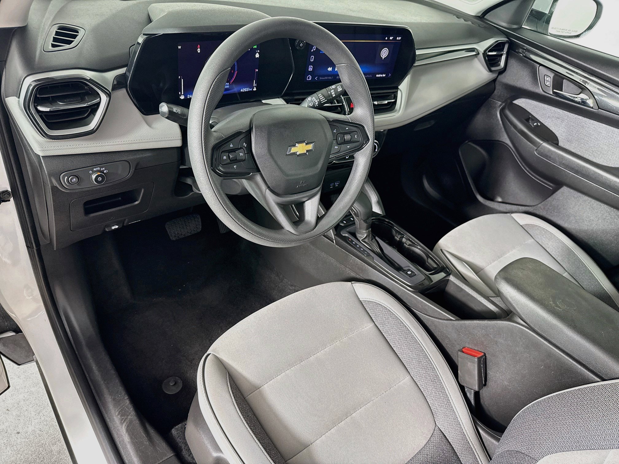 Used 2025 Chevrolet TrailBlazer LT FWD image 8