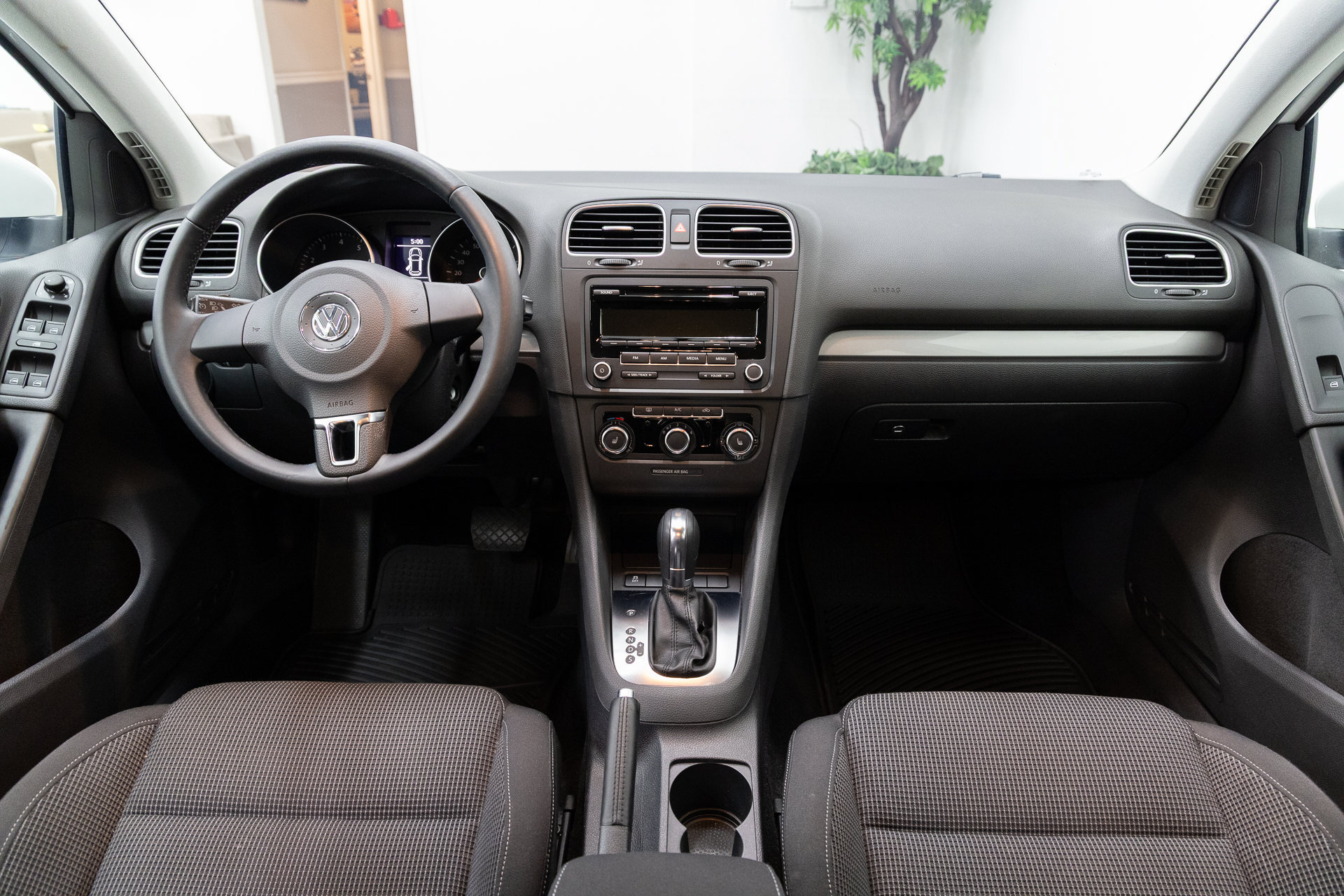 Used 2013 Volkswagen Golf 4-Door FWD image 5