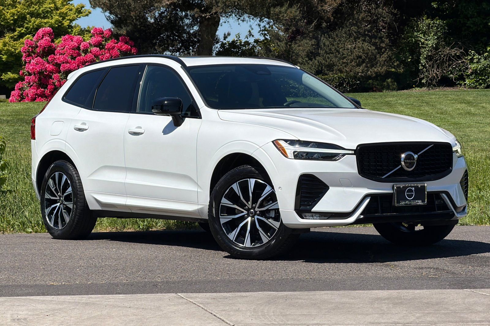 Used 2025 Volvo XC60 B5 Plus AWD/4WD video 1
