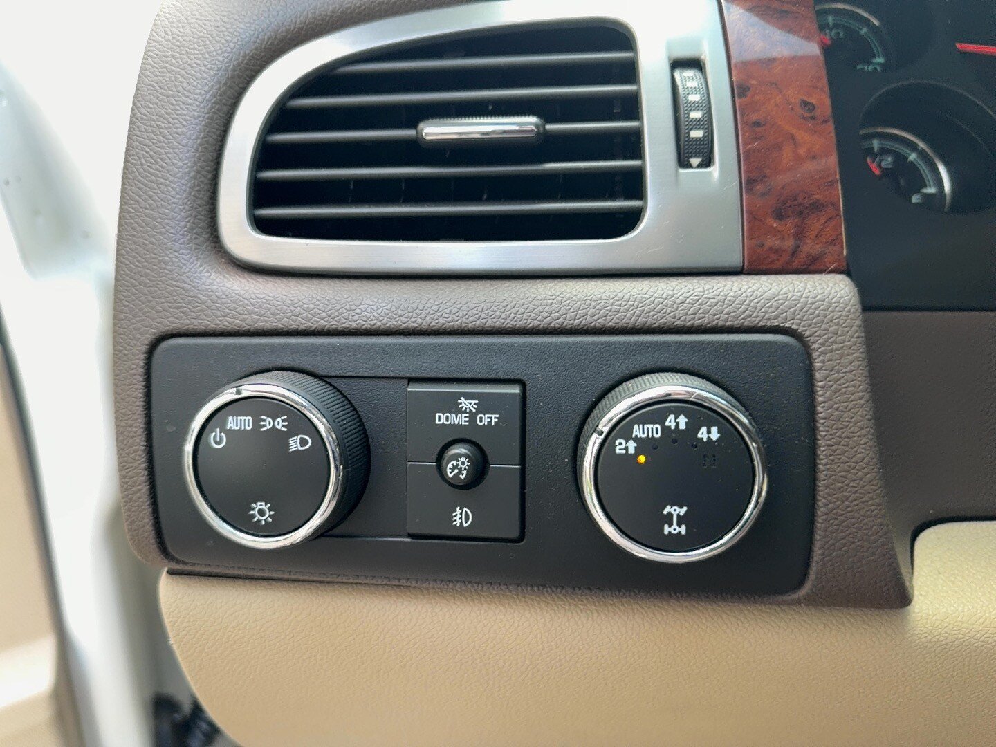 Used 2012 Chevrolet Suburban LTZ AWD/4WD image 13