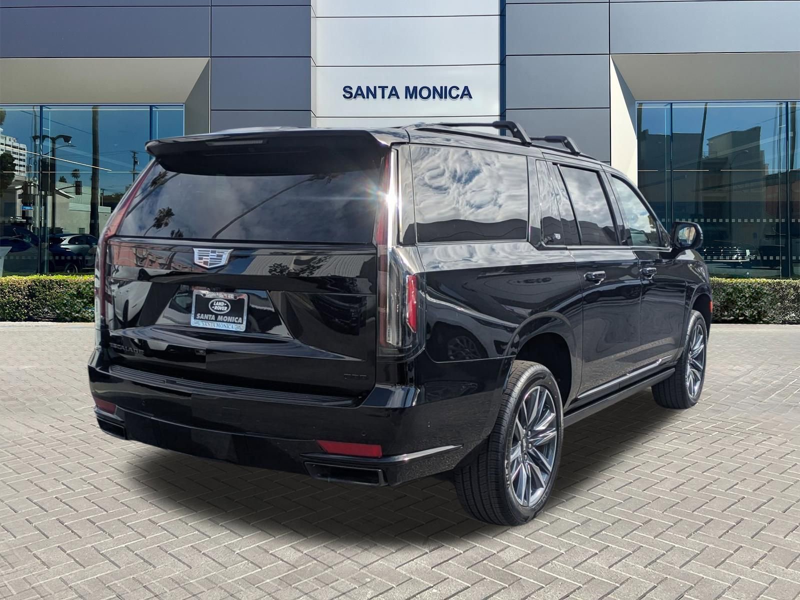 Used 2021 Cadillac Escalade ESV Sport w/ Driver Assist Tech Package AWD/4WD image 5