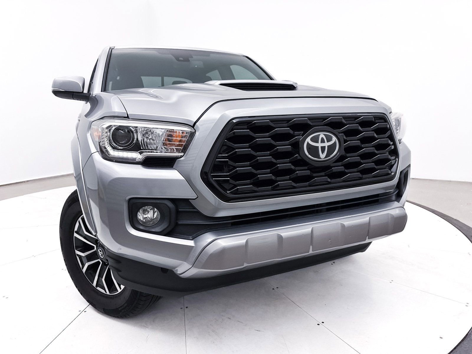 Used 2020 Toyota Tacoma TRD Sport image 5