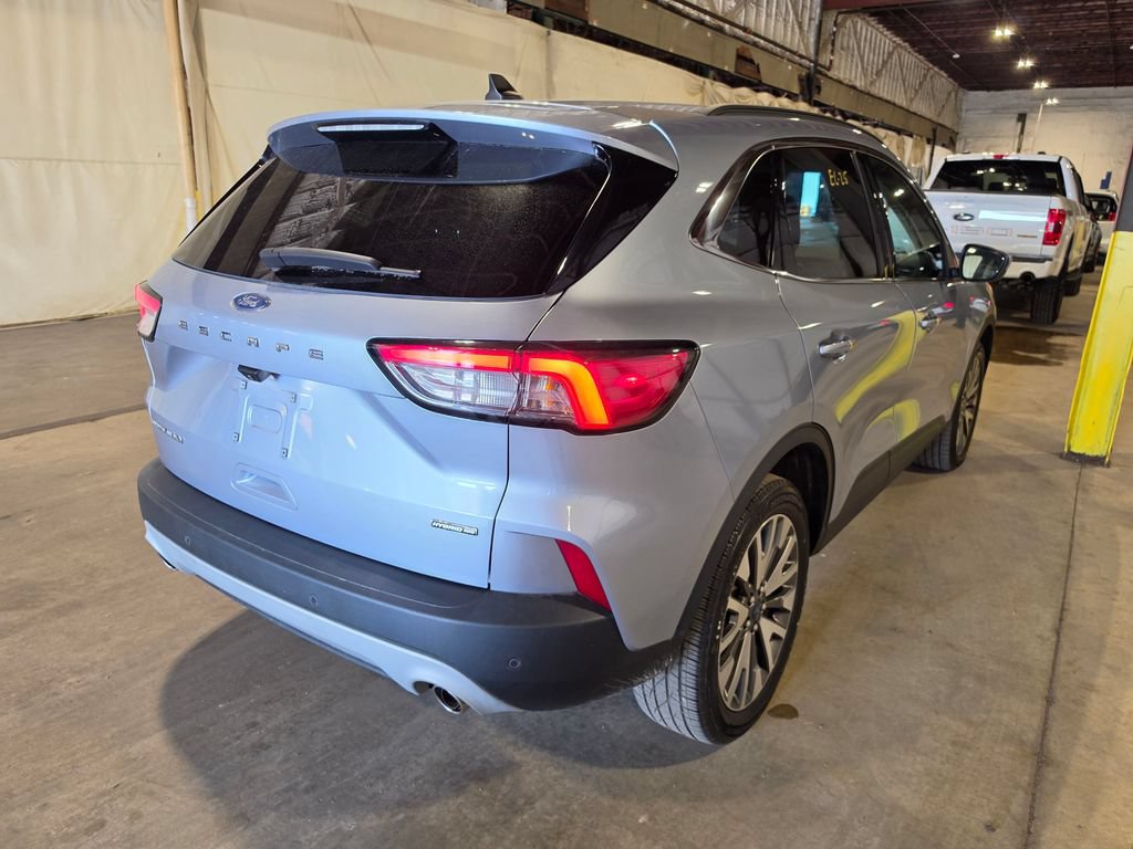 Used 2022 Ford Escape Titanium AWD/4WD image 2