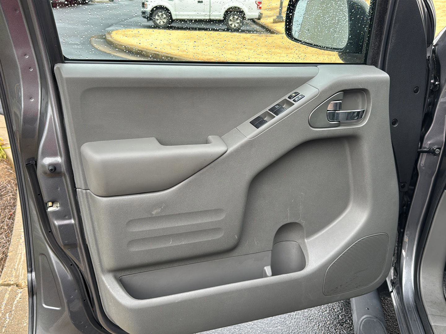 Used 2020 Nissan Frontier SV image 14