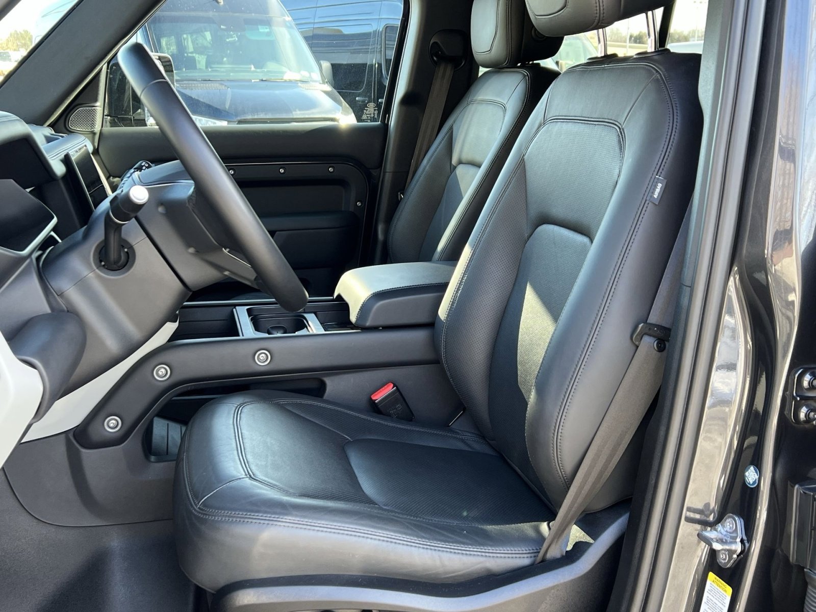 Used 2024 Land Rover Defender 110 SE image 11