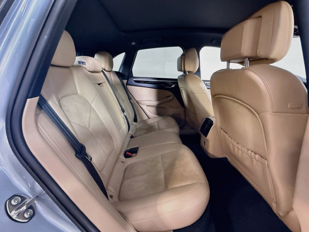 Certified 2021 Porsche Macan AWD/4WD image 19