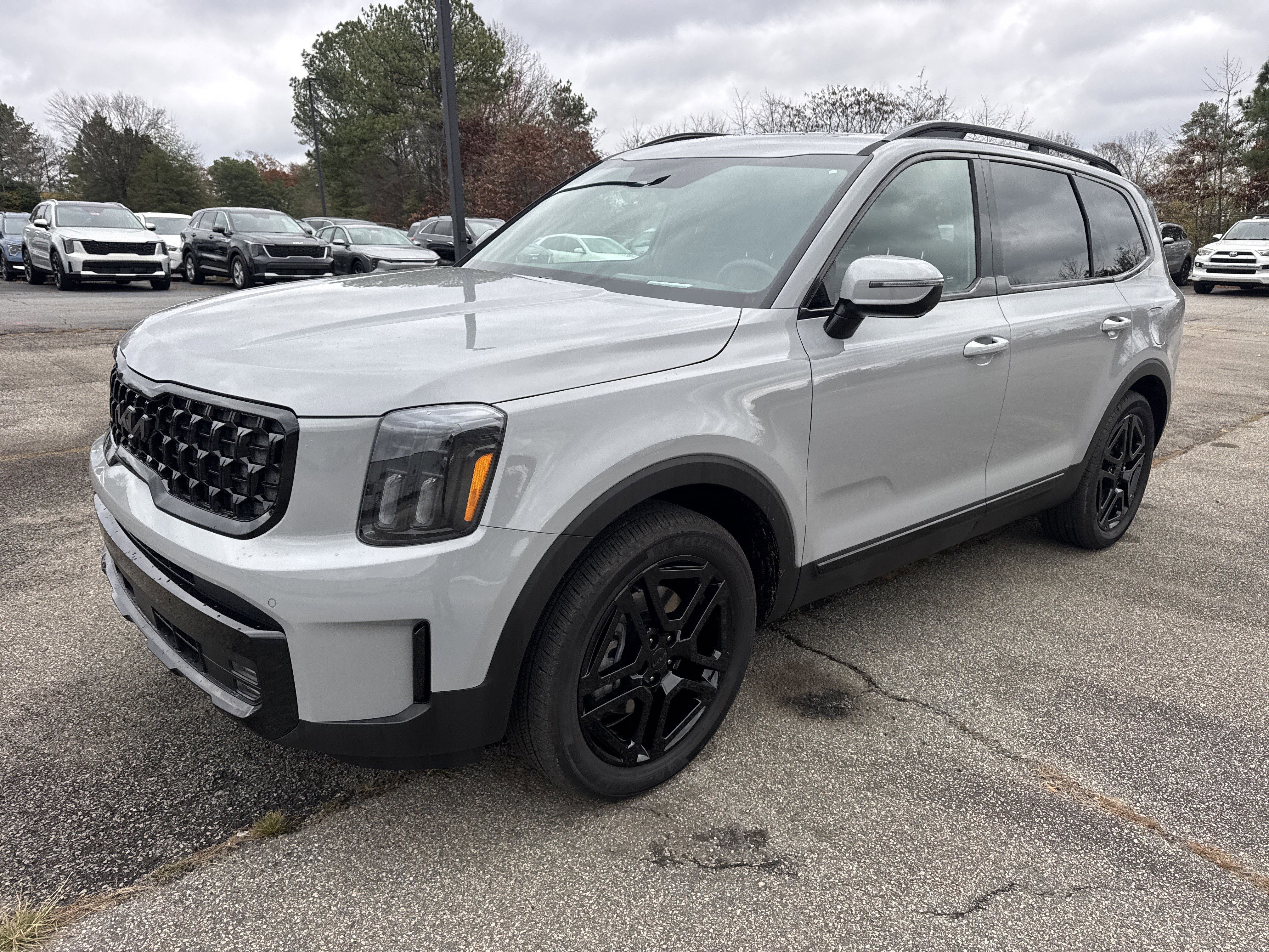 Certified 2025 Kia Telluride SX Prestige X-Line image 3