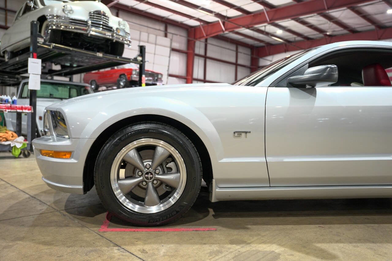 Used 2005 Ford Mustang GT Premium image 3