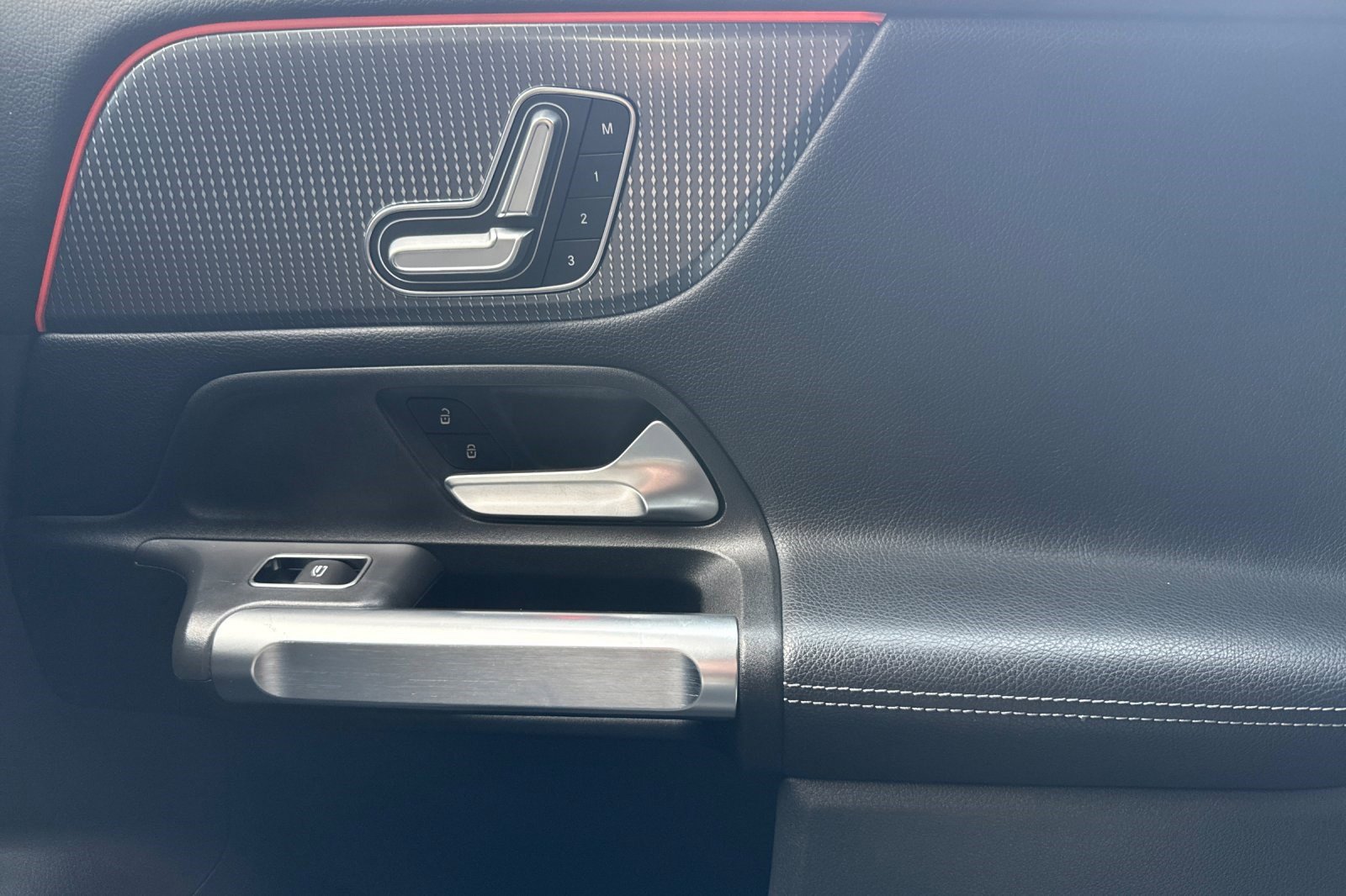 Used 2021 Mercedes-Benz GLB 250 4MATIC image 20