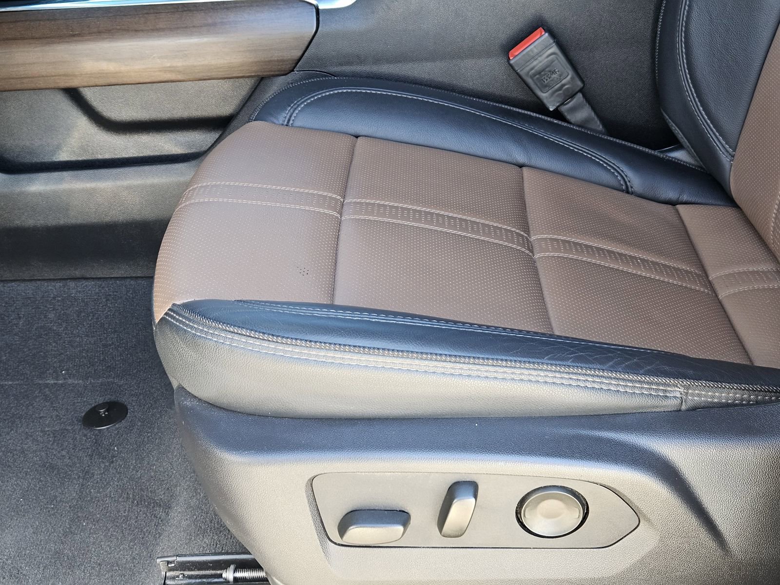 Certified 2024 Chevrolet Silverado 1500 High Country image 30