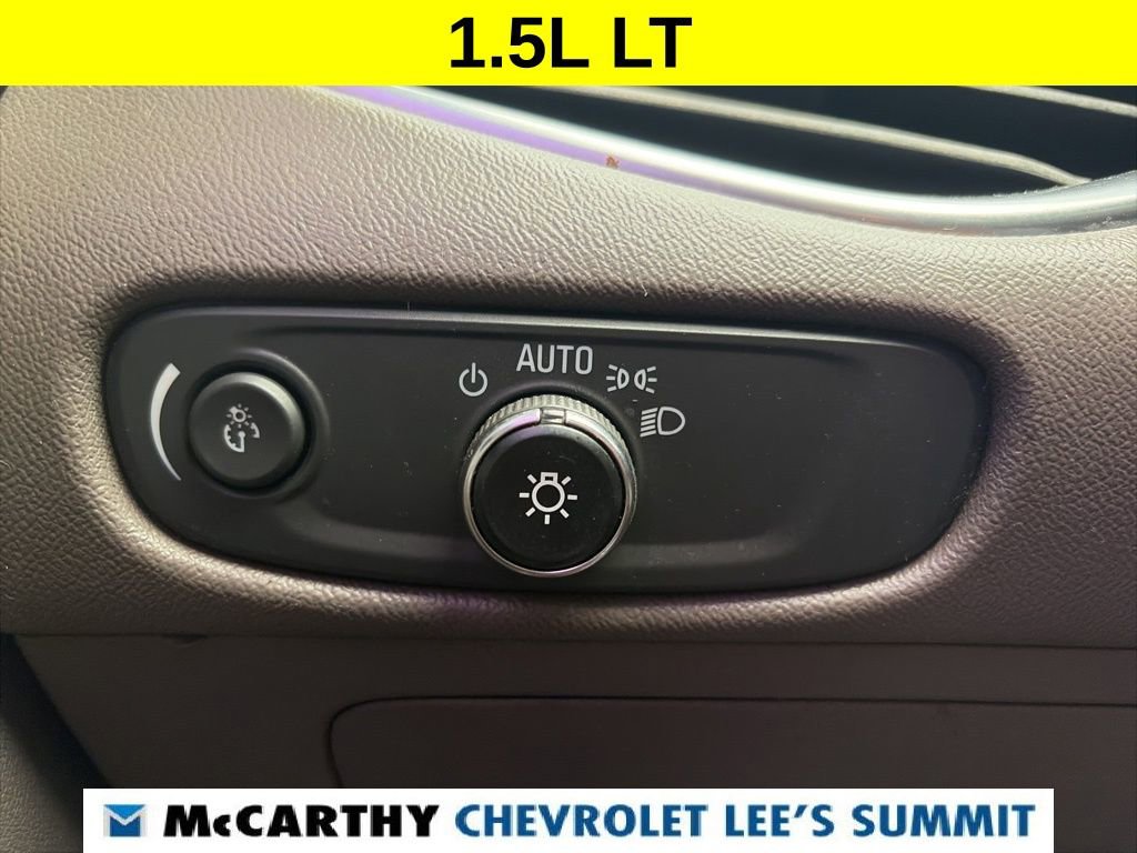 Used 2018 Chevrolet Malibu LT w/ Driver Confidence Package FWD image 11
