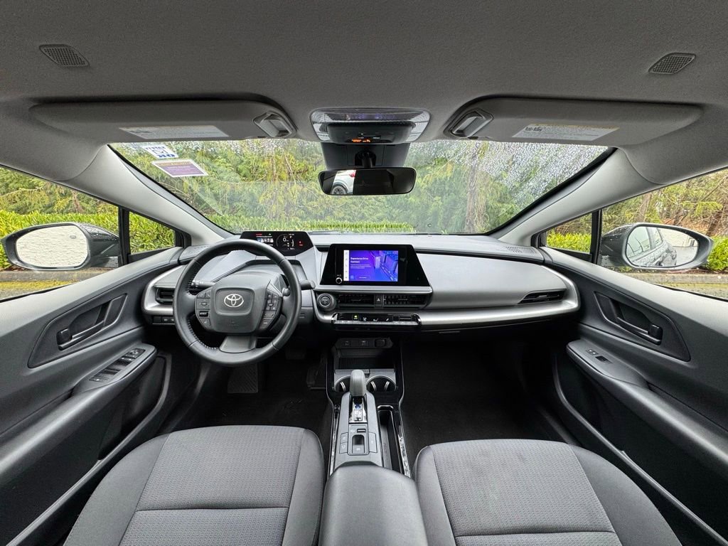 Used 2024 Toyota Prius LE image 2