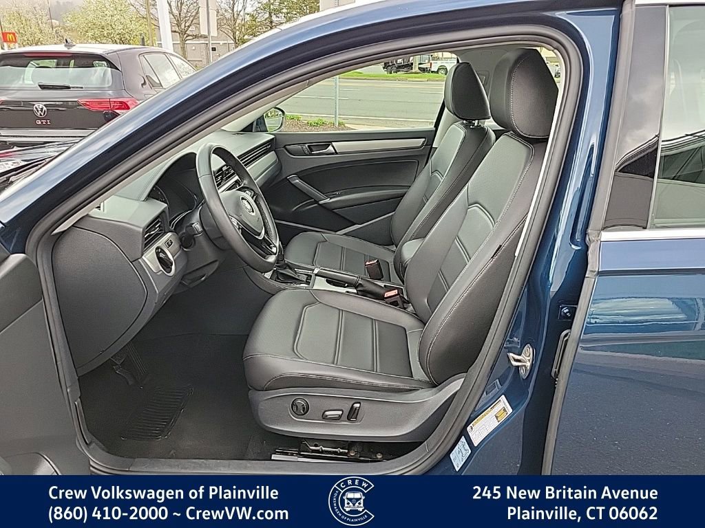 Certified 2022 Volkswagen Passat 2.0T SE FWD image 13