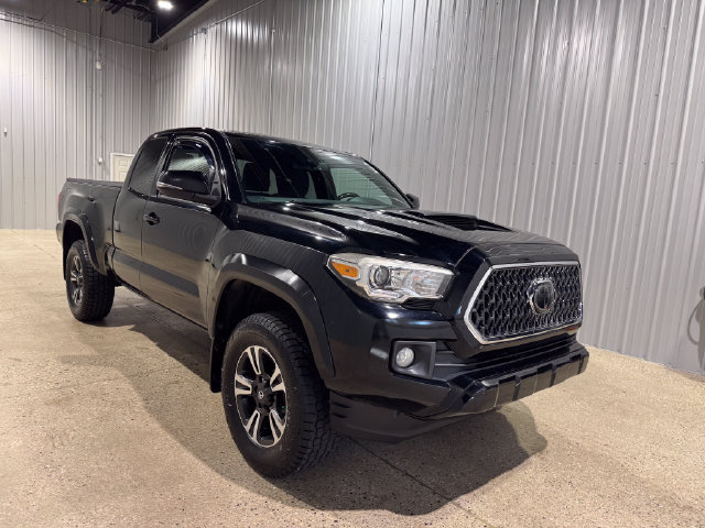 Used 2018 Toyota Tacoma TRD Sport AWD/4WD image 4