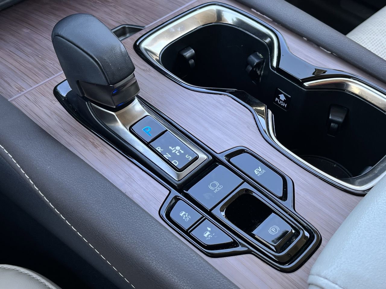 Used 2023 Lexus RX 350 w/ Accessory Package (2T) image 17