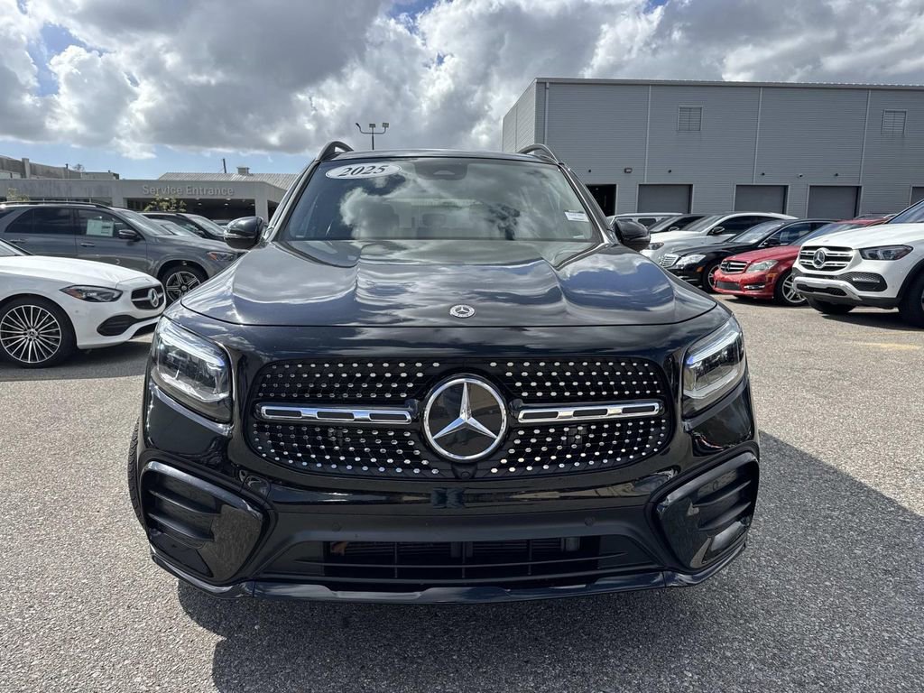 Used 2025 Mercedes-Benz GLB 250 image 2