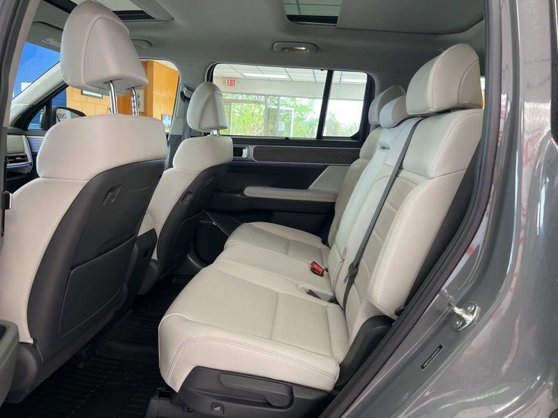 Used 2024 Hyundai Santa Fe Limited AWD/4WD image 16