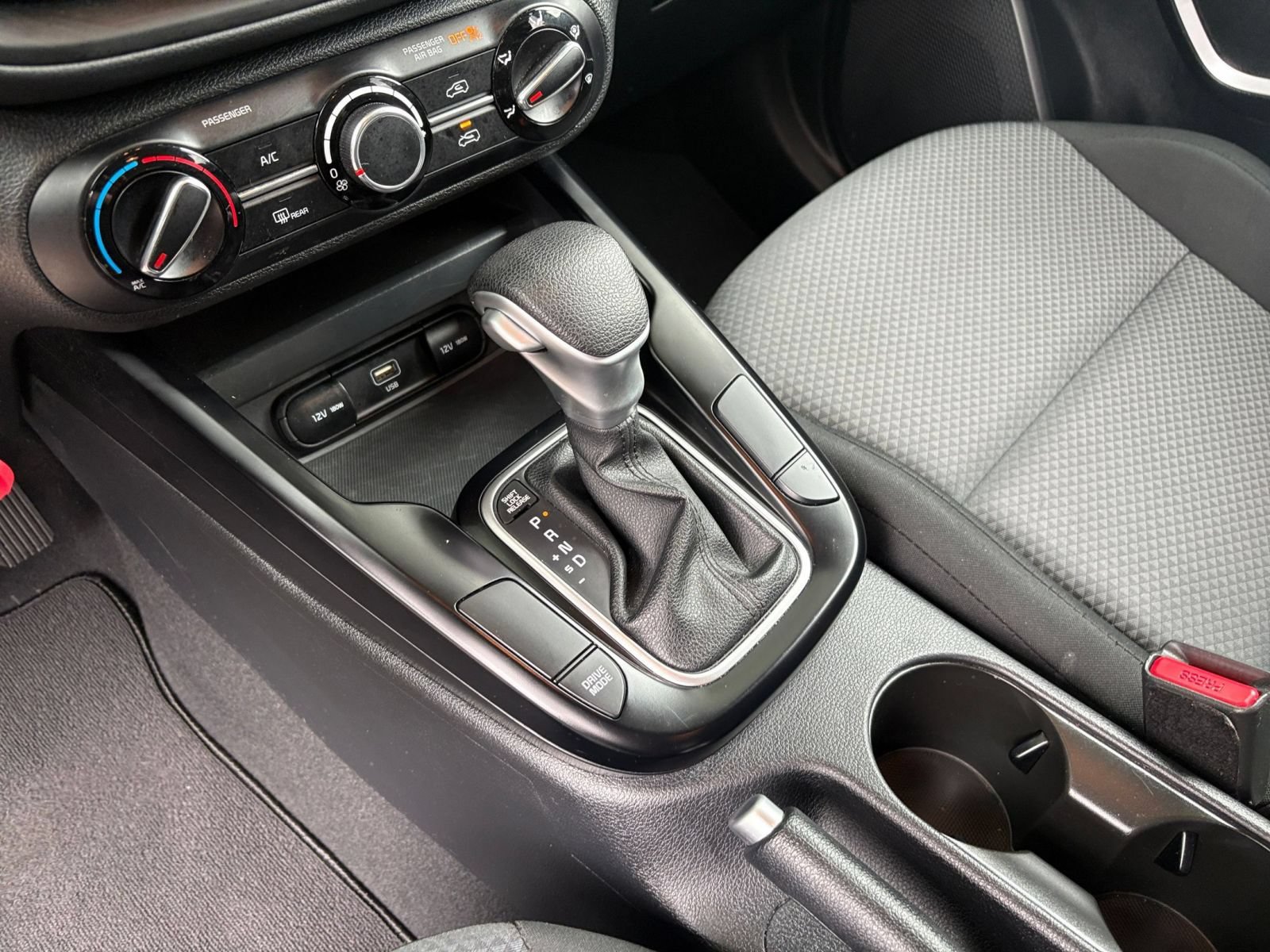 Used 2025 Kia Soul LX w/ LX Technology Package FWD image 38