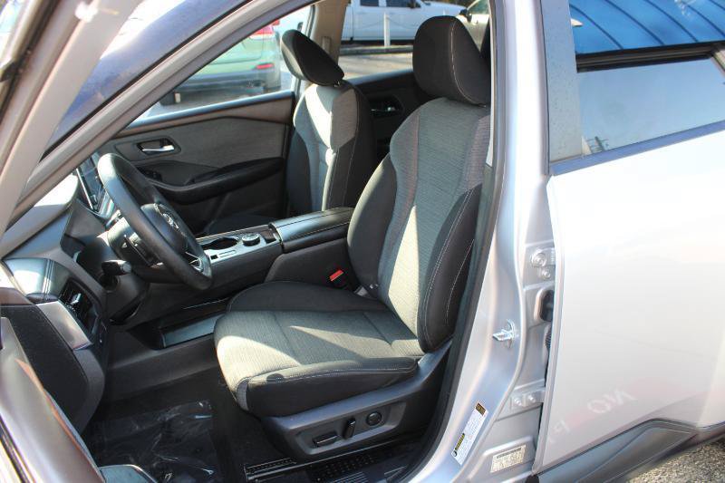 Used 2022 Nissan Rogue SV AWD/4WD image 12