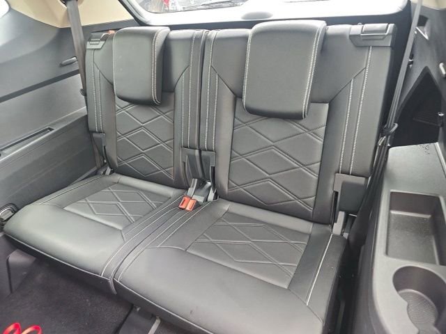 Used 2025 Volkswagen Atlas SE AWD/4WD image 14
