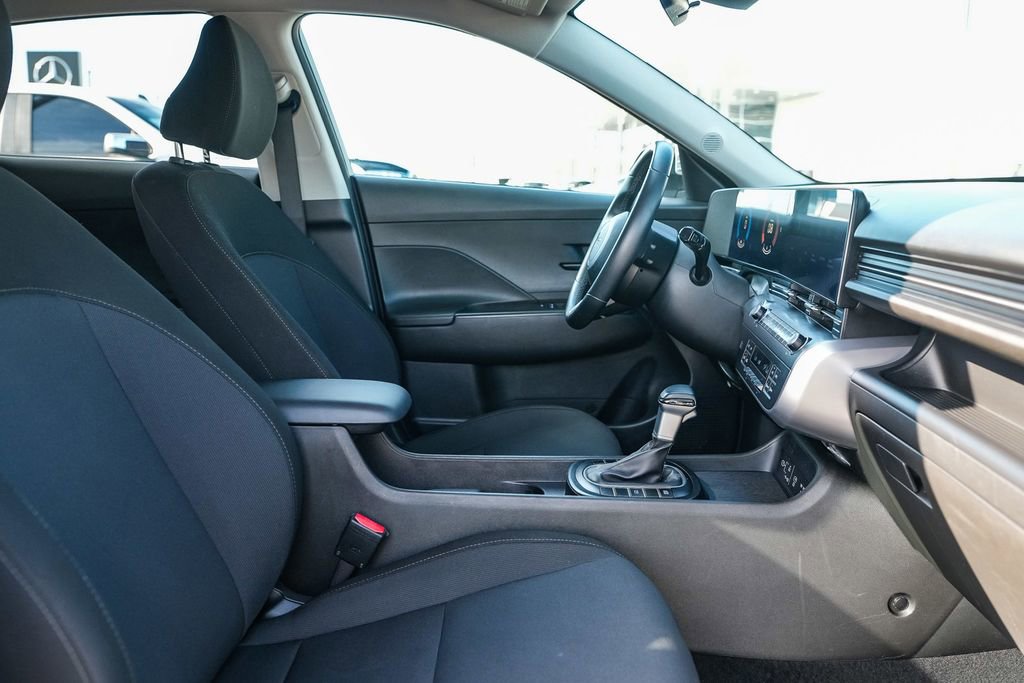Used 2025 Hyundai Kona SEL AWD/4WD image 16