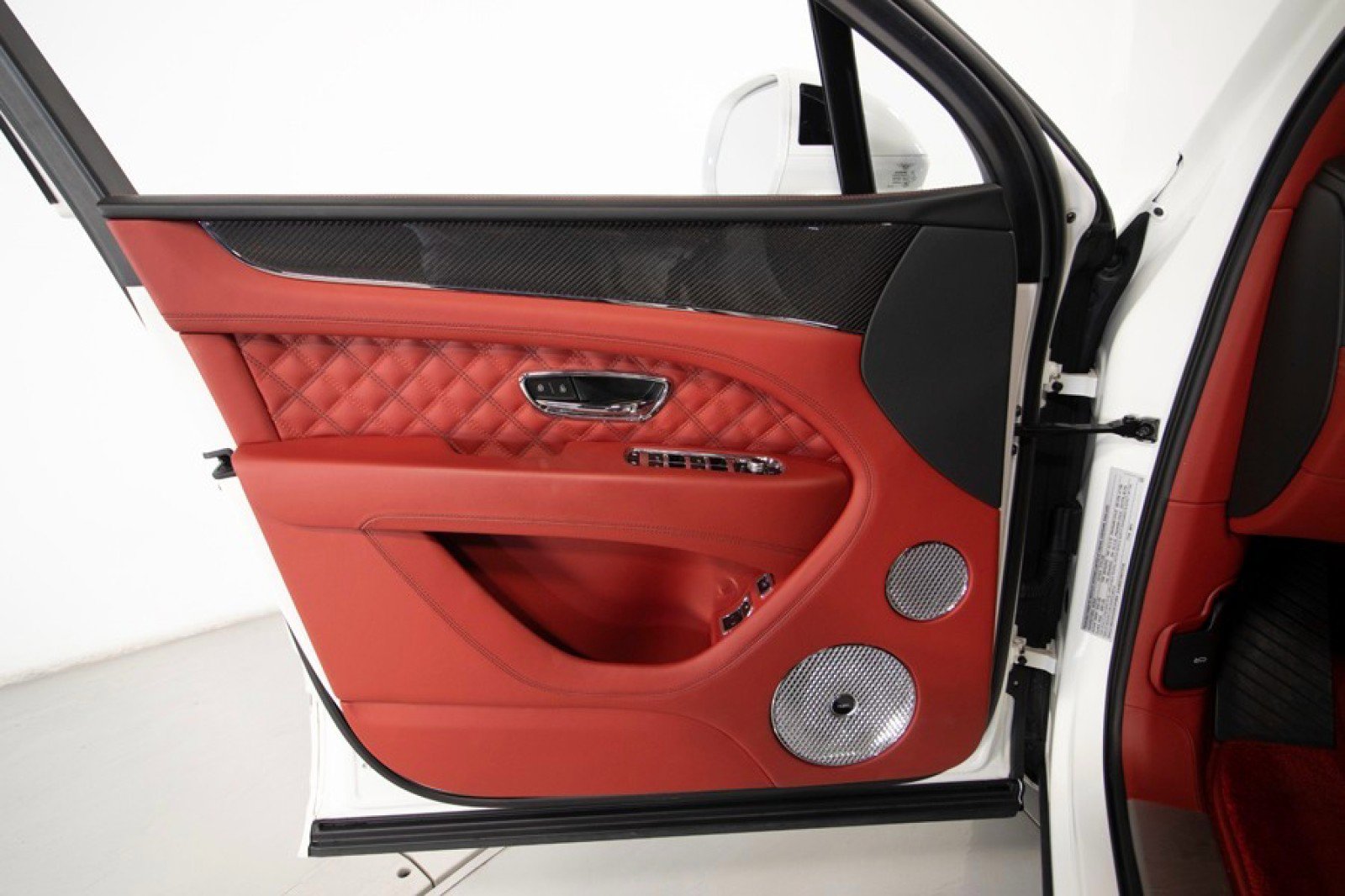 Used 2022 Bentley Bentayga image 34