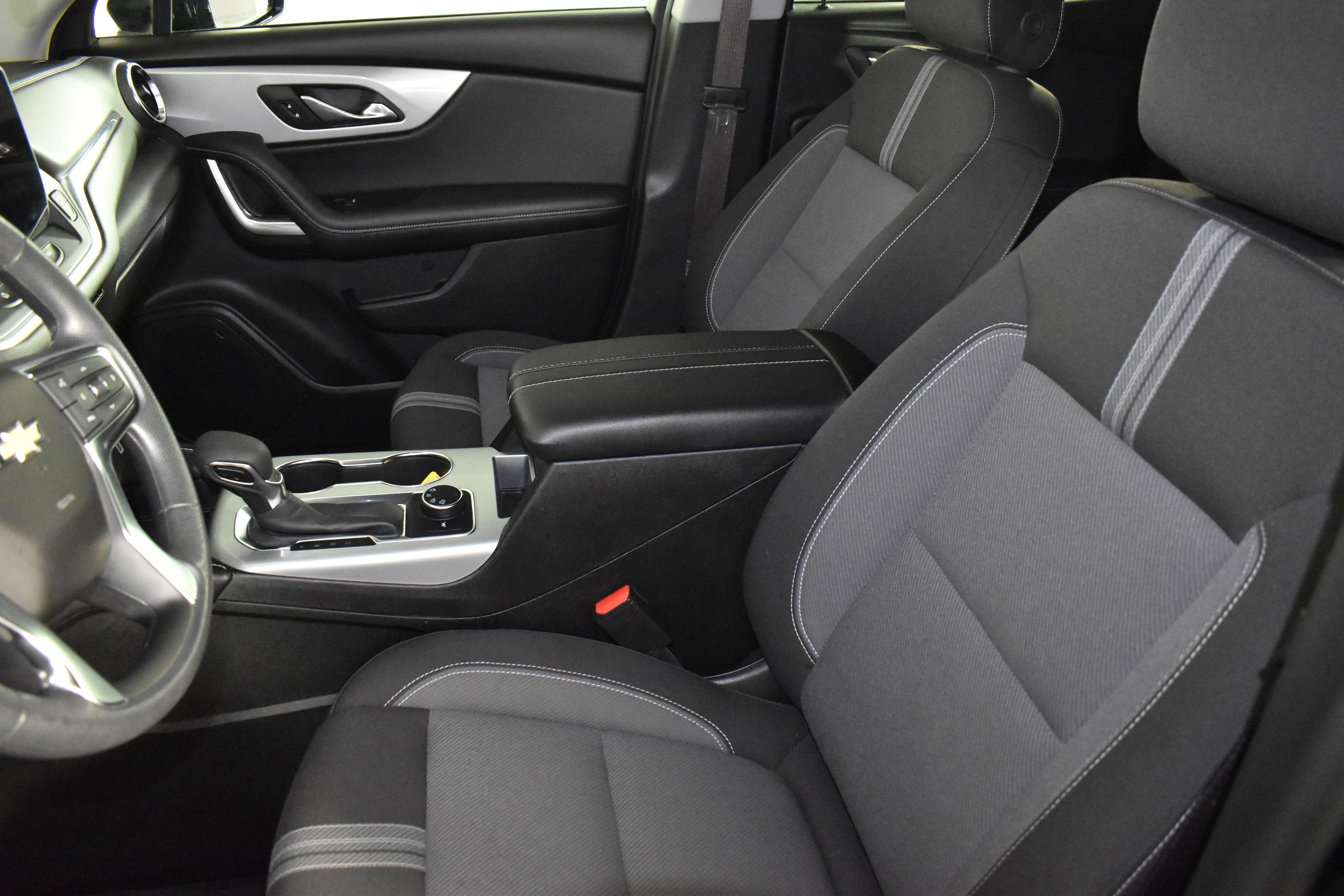 Used 2025 Chevrolet Blazer LT image 40