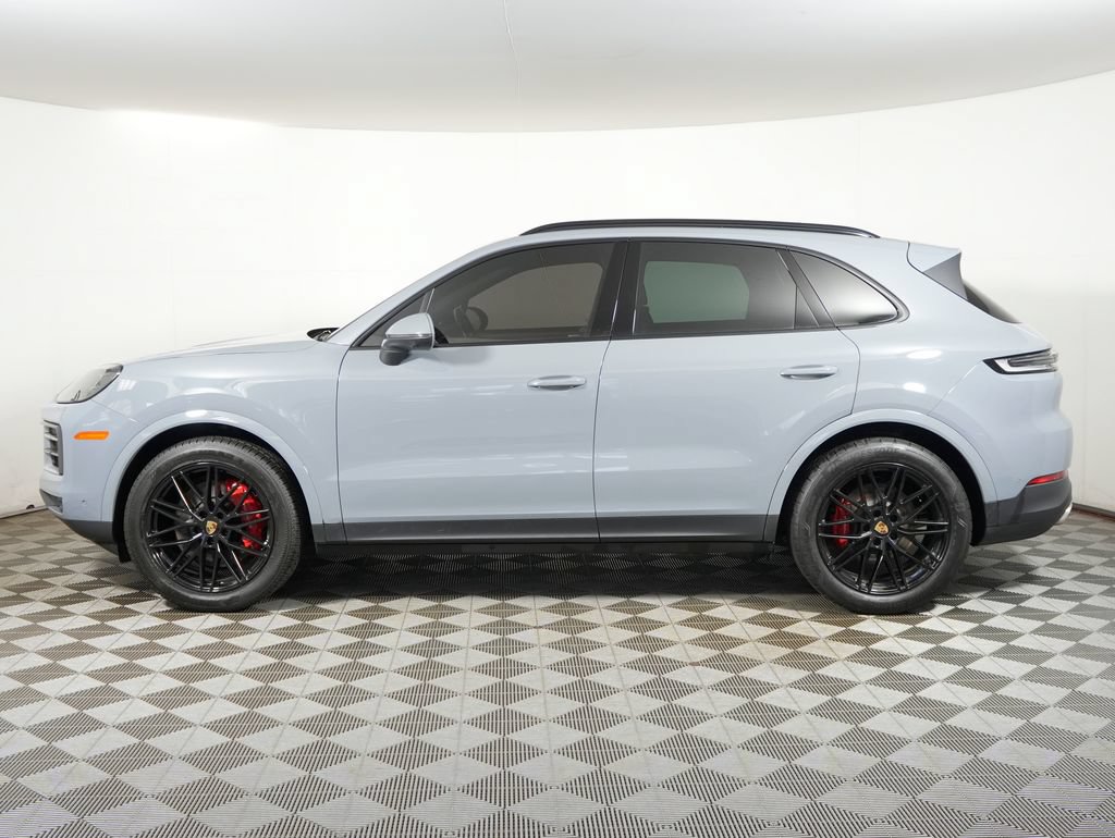 Certified 2024 Porsche Cayenne AWD/4WD image 2
