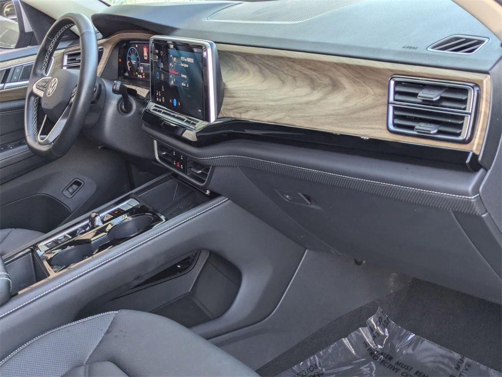 Used 2025 Volkswagen Atlas SE image 31