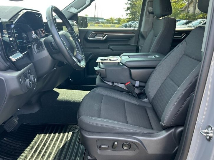 Used 2024 Chevrolet Silverado 1500 LT AWD/4WD image 2