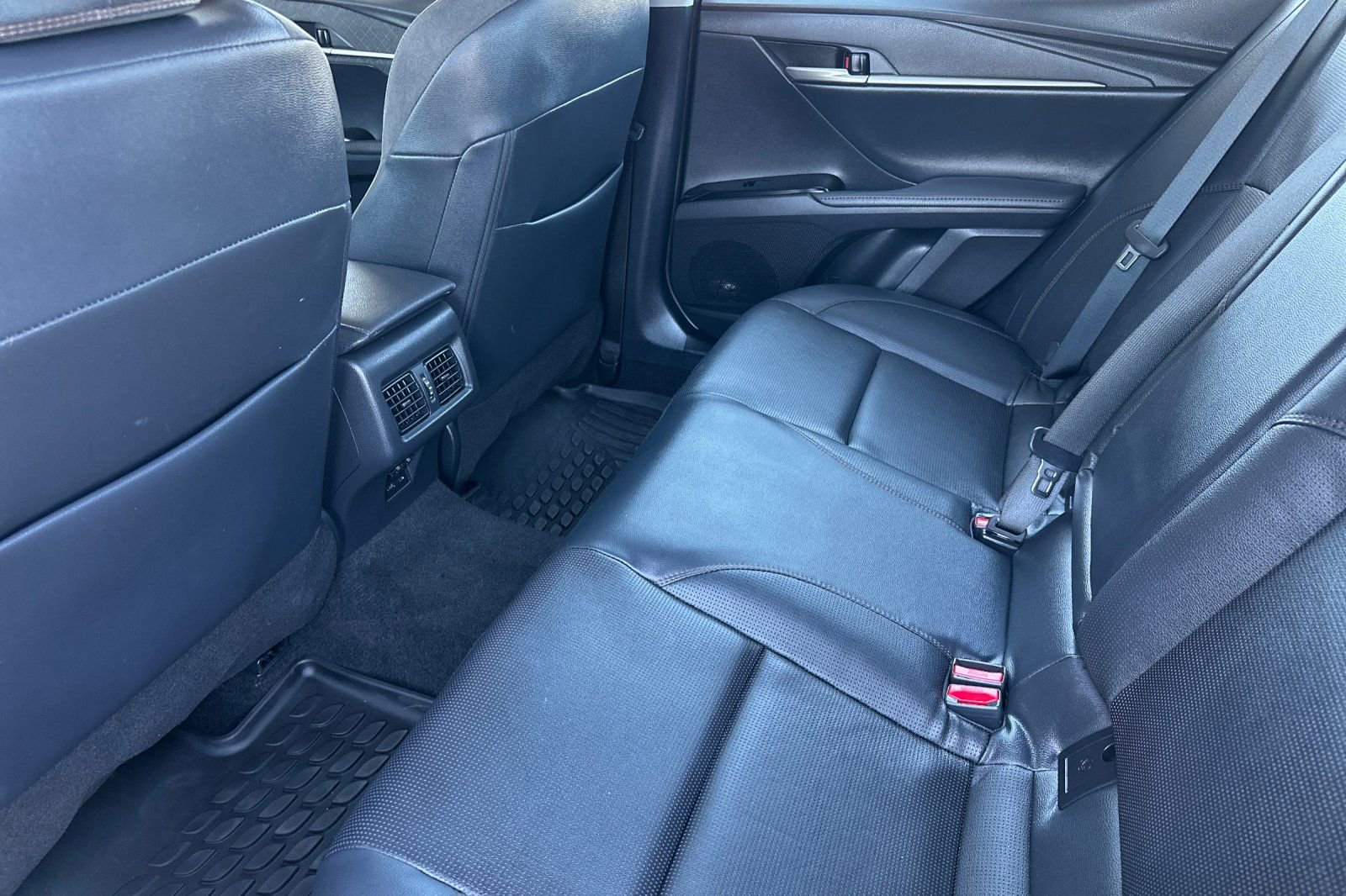 Used 2025 Toyota Camry XLE image 14