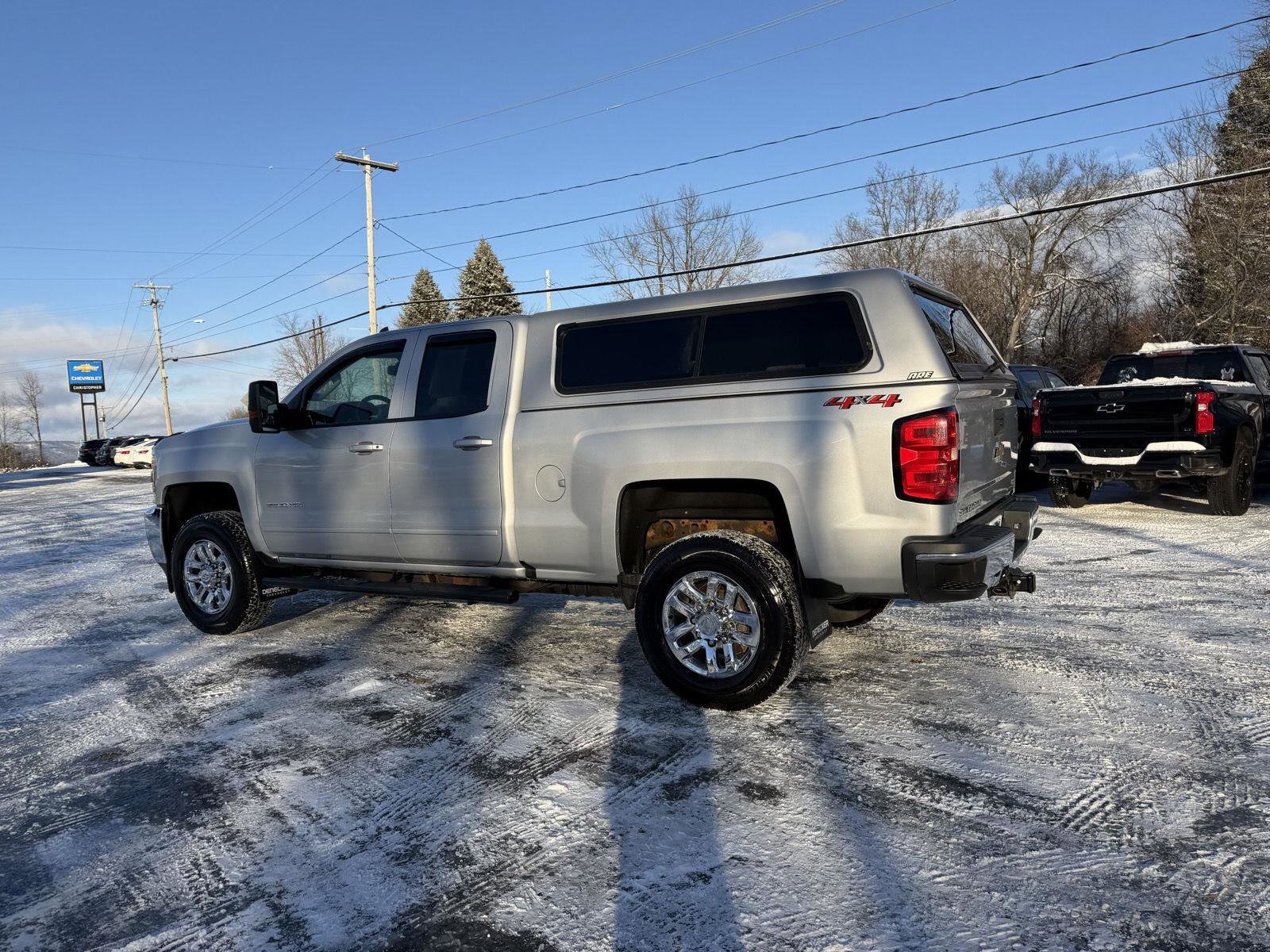 Used 2019 Chevrolet Silverado 2500 LT w/ LT Convenience Package image 3